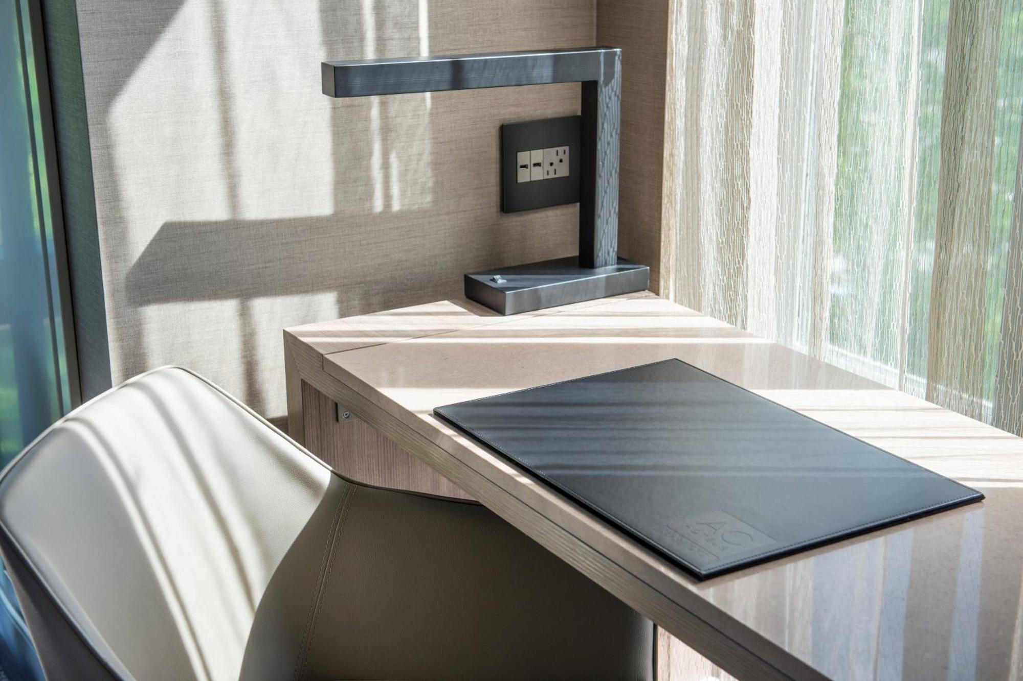 Ac Hotel By Marriott Boston Cleveland Circle מראה חיצוני תמונה