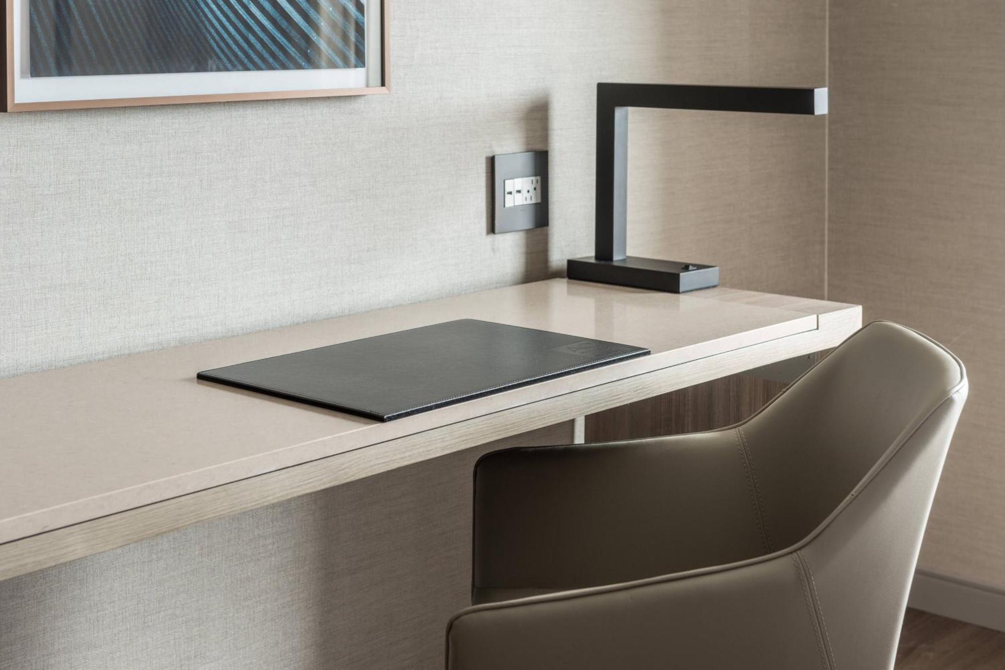 Ac Hotel By Marriott Boston Cleveland Circle מראה חיצוני תמונה