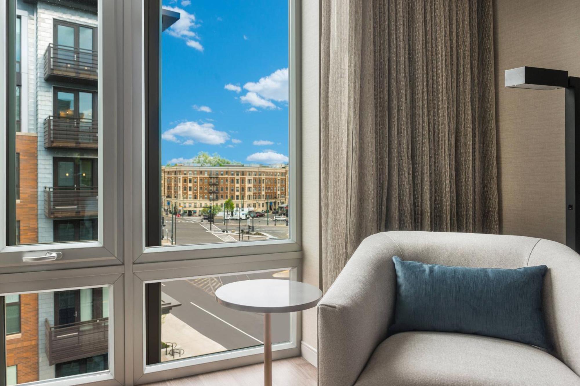 Ac Hotel By Marriott Boston Cleveland Circle מראה חיצוני תמונה