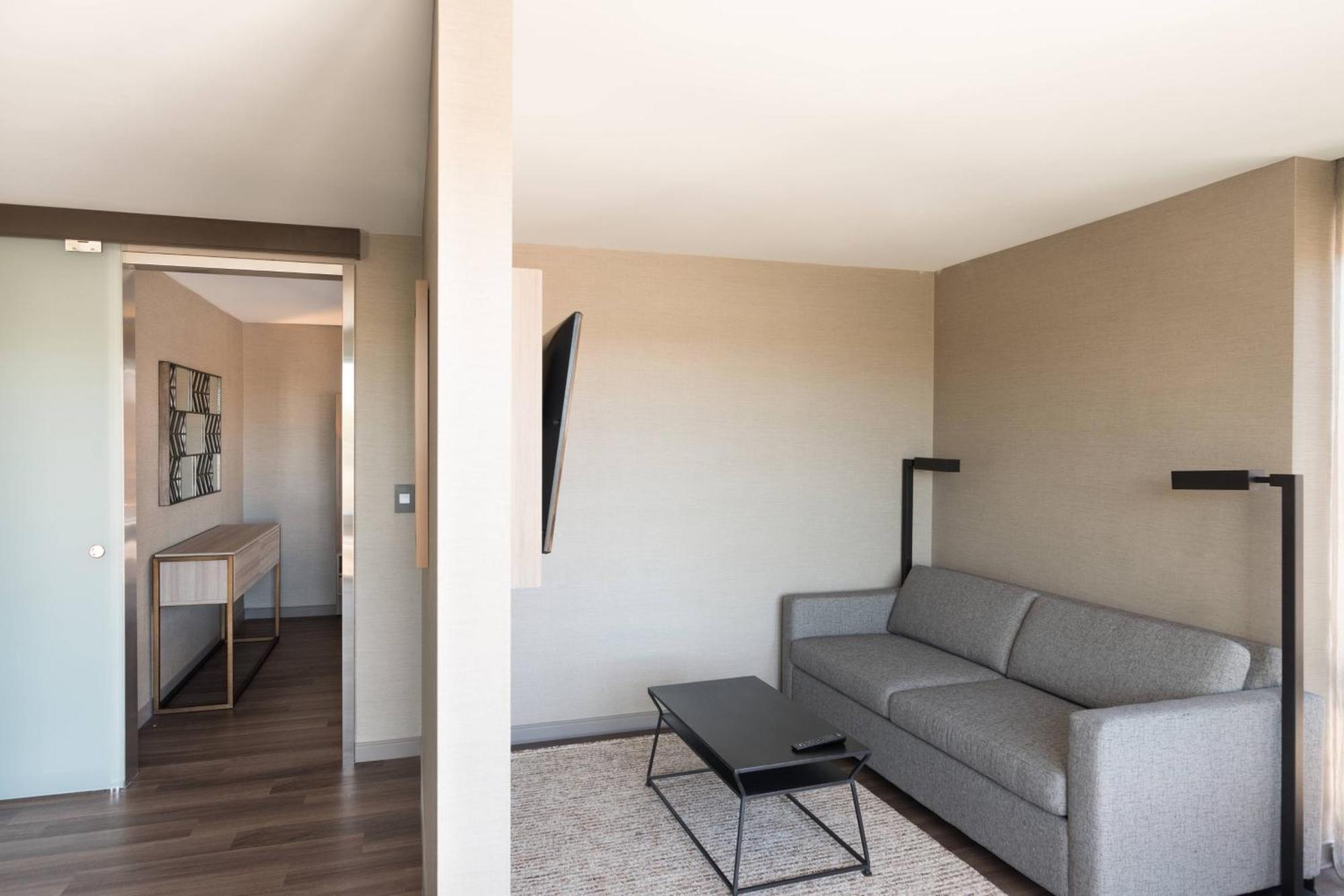 Ac Hotel By Marriott Boston Cleveland Circle מראה חיצוני תמונה